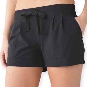 Lululemon Spring Break Away Shorts Rolled Hem Black Size 6
